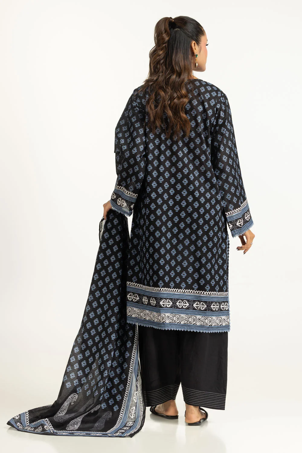 Gul Ahmed Stitched Lawn 3 Piece B#62002 J(14) Y(5) - Image 6