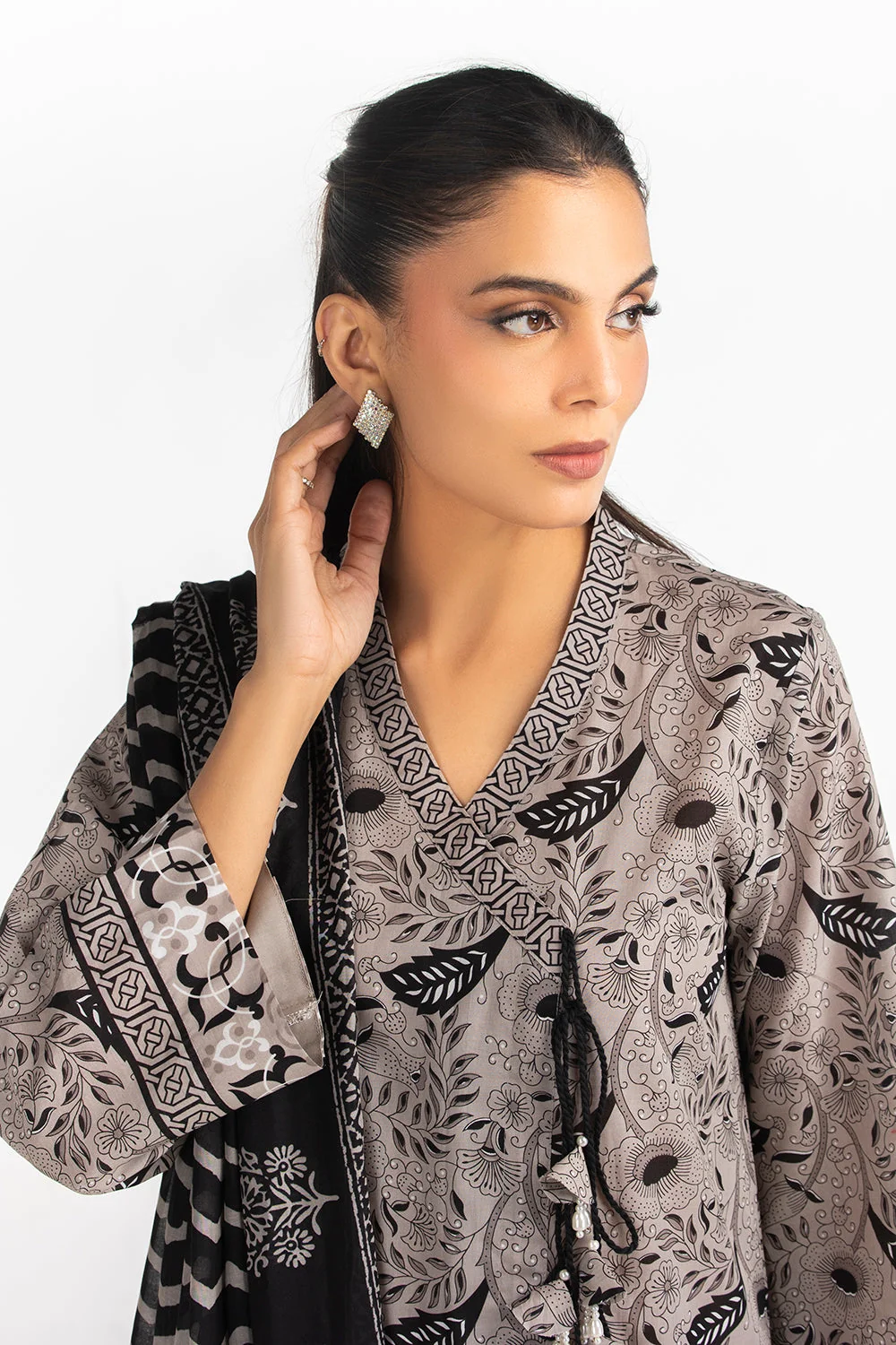 Gul Ahmed Stitched Lawn 3 Piece B#62005 J(66) NY 43 - Image 2