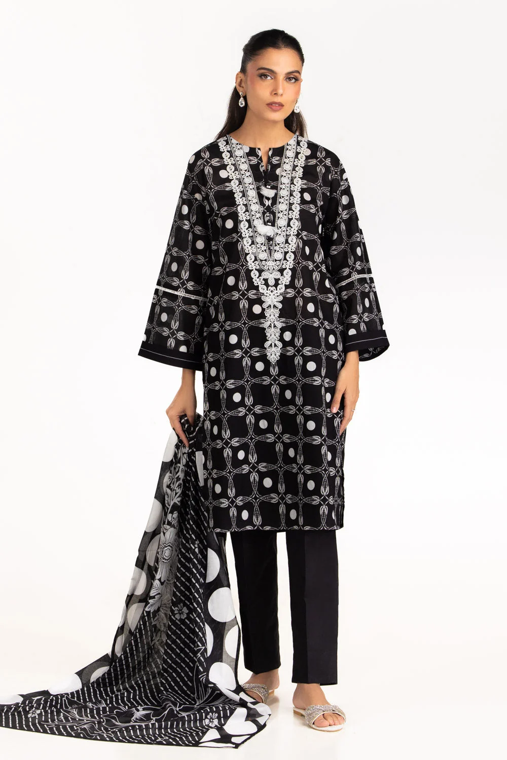 Gul Ahmed Stitched Lawn 3 Piece B#62011 J(9) Y(11)