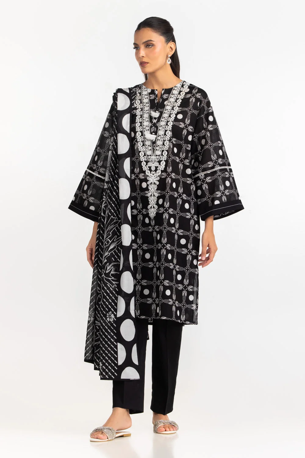 Gul Ahmed Stitched Lawn 3 Piece B#62011 J(9) Y(11) - Image 3