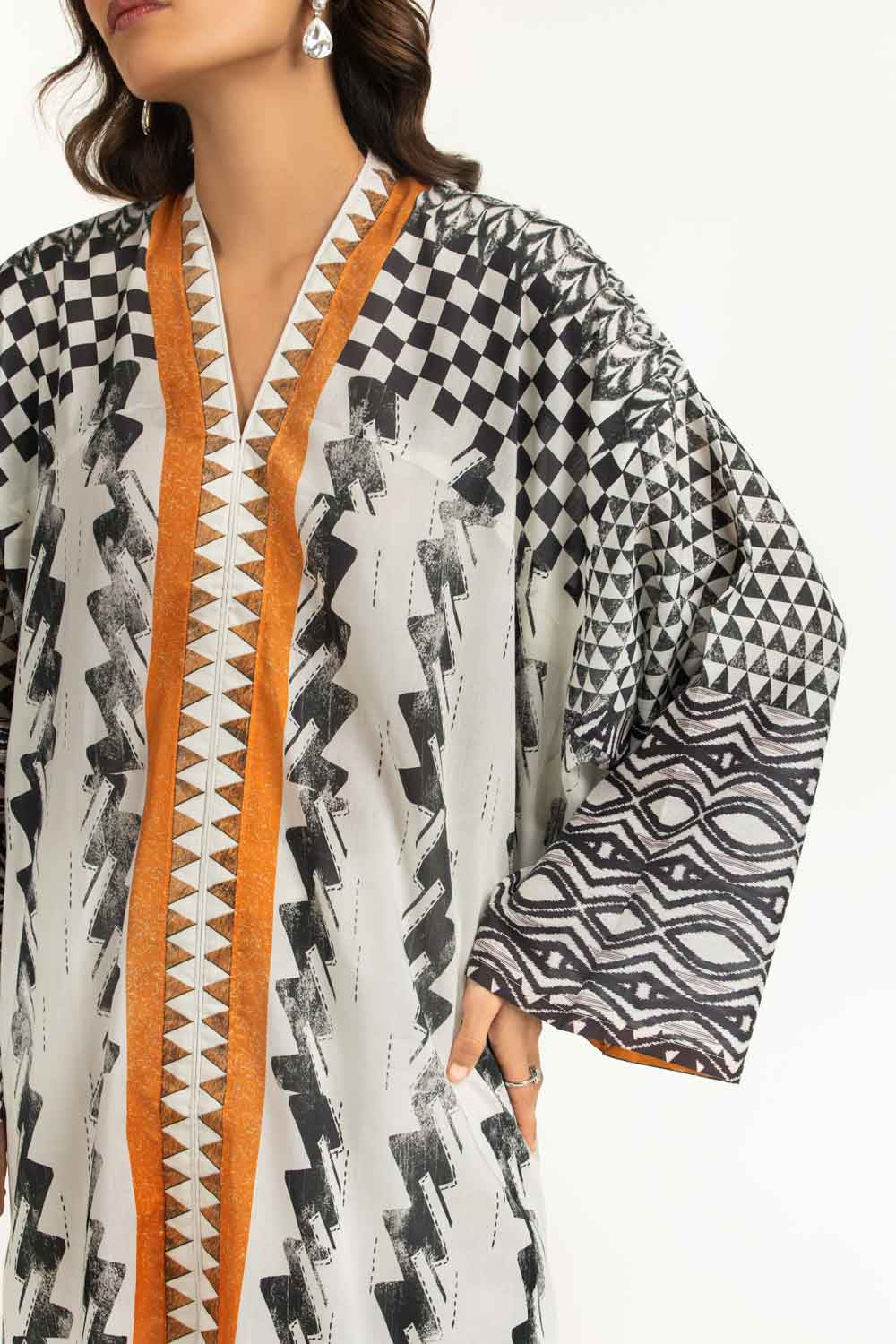 Gul Ahmed Stitched Lawn 3 Piece CL#62089 J(67) NY(45) - Image 2
