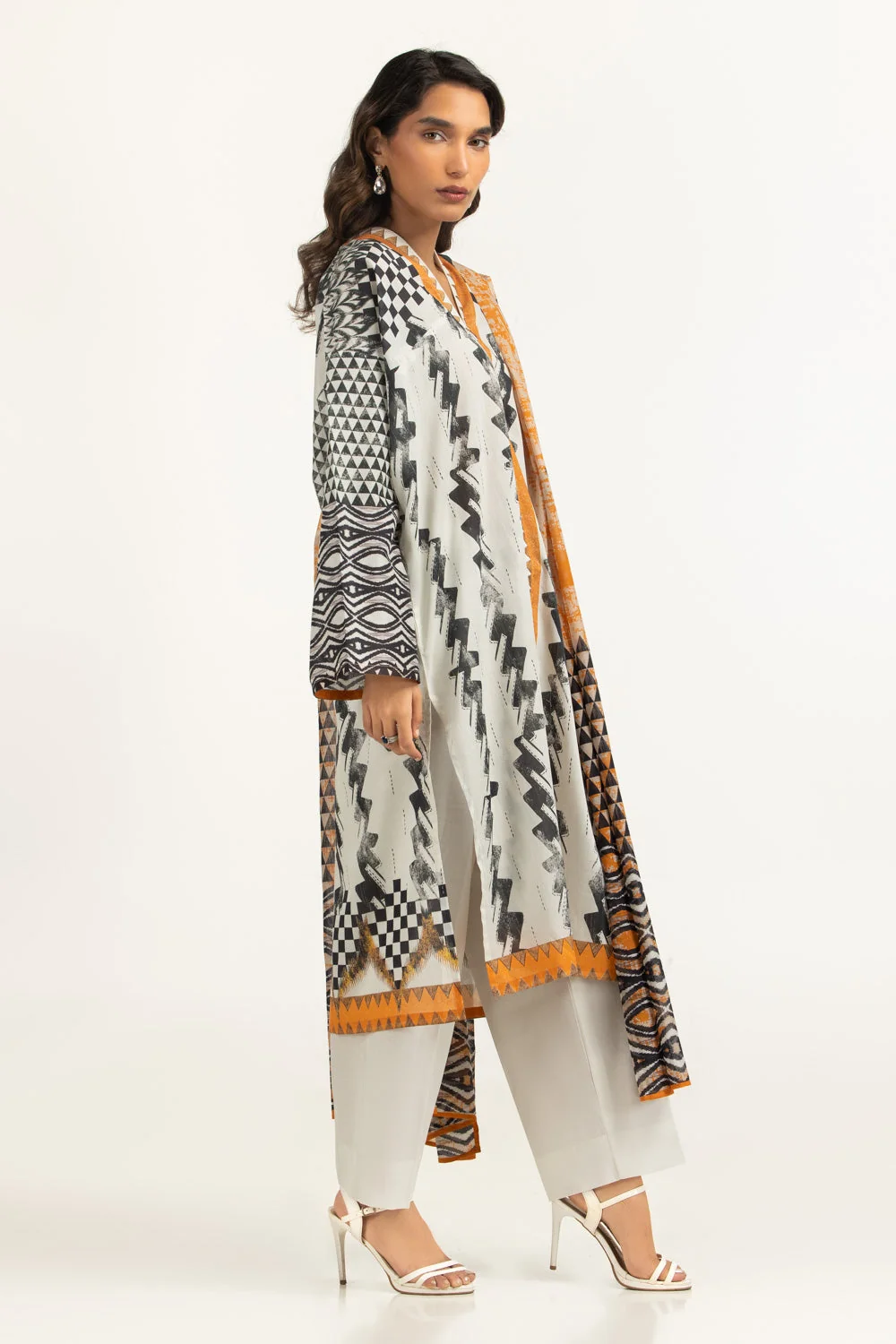 Gul Ahmed Stitched Lawn 3 Piece CL#62089 J(67) NY(45) - Image 3