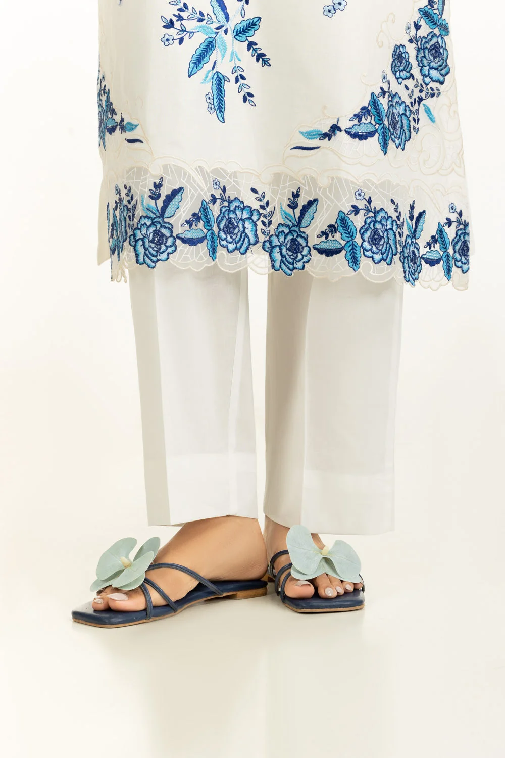 Gul Ahmed Festive 3 Piece IUSTKSD-1089 J(21) - Image 2