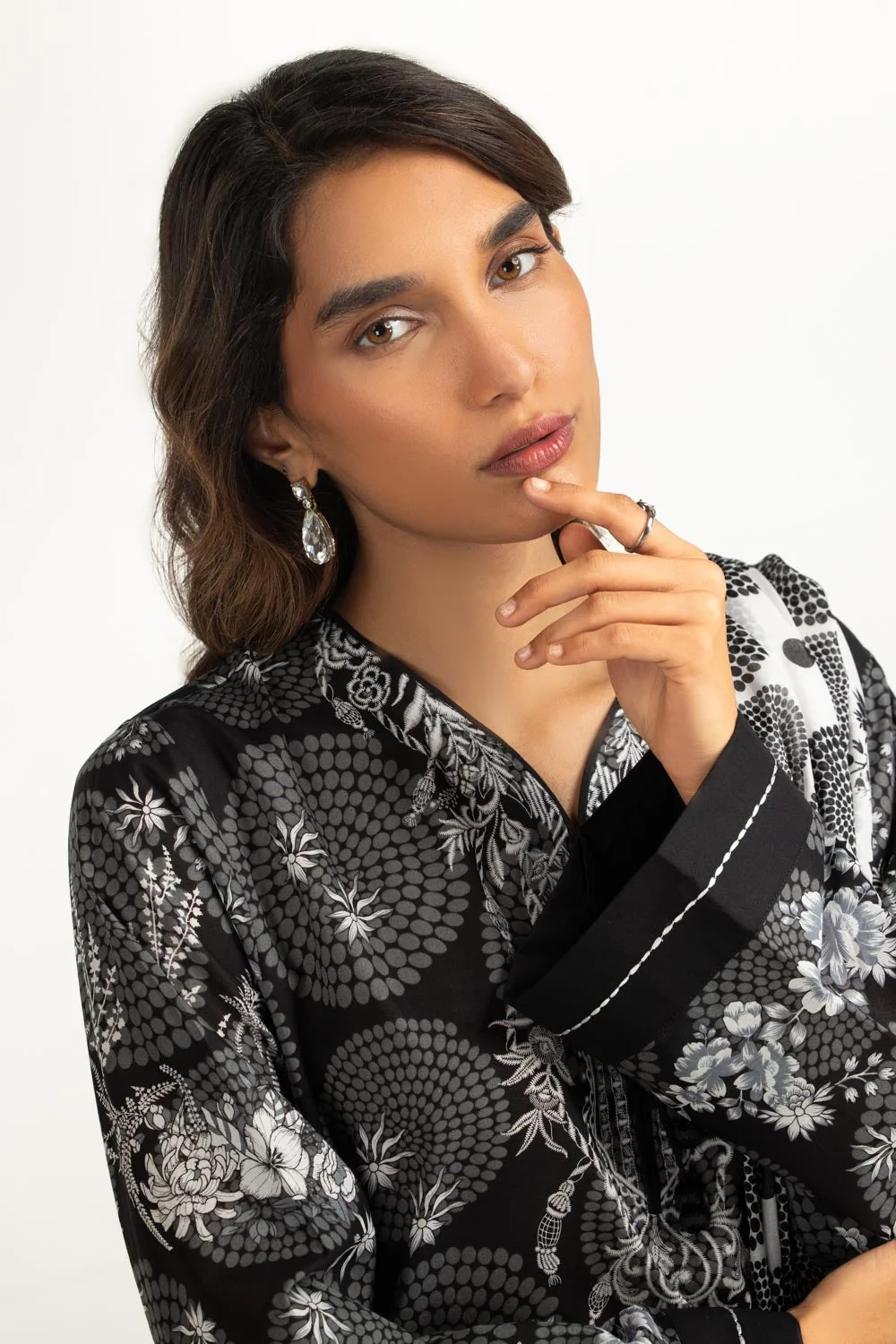 Gul Ahmed Stitched Lawn 3 Piece IUSTKSD-2161 J(5) Y(3) - Image 2