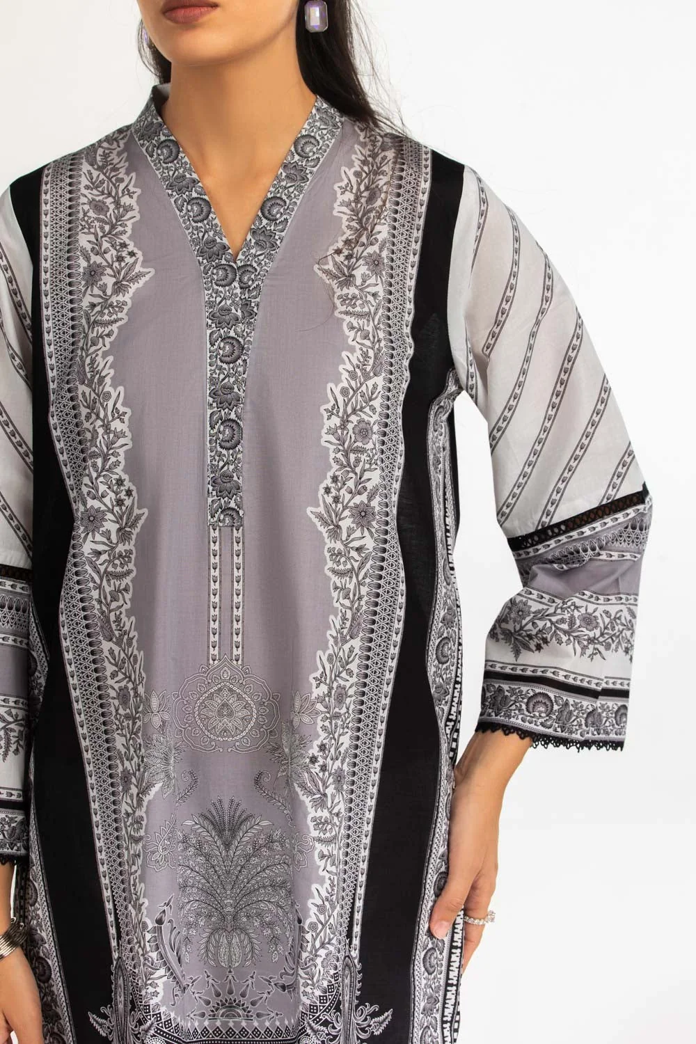 Gul Ahmed Stitched Lawn 3 Piece IUSTKSD-2193 J(62) NY 64 - Image 2