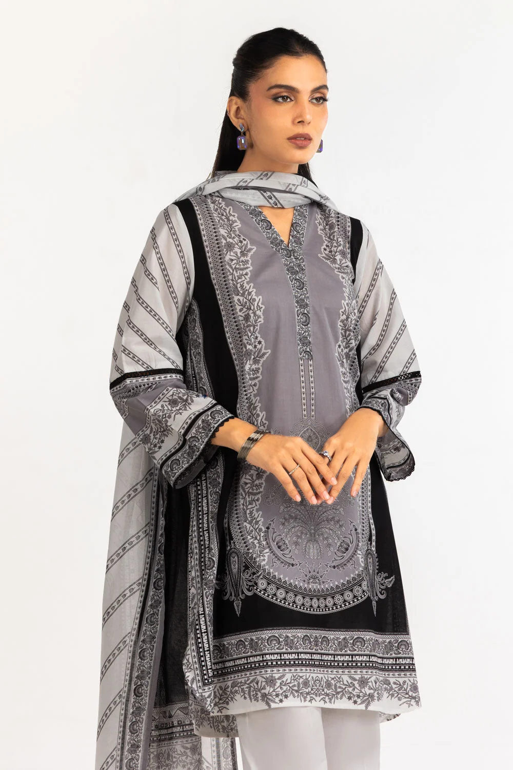 Gul Ahmed Stitched Lawn 3 Piece IUSTKSD-2193 J(62) NY 64 - Image 4