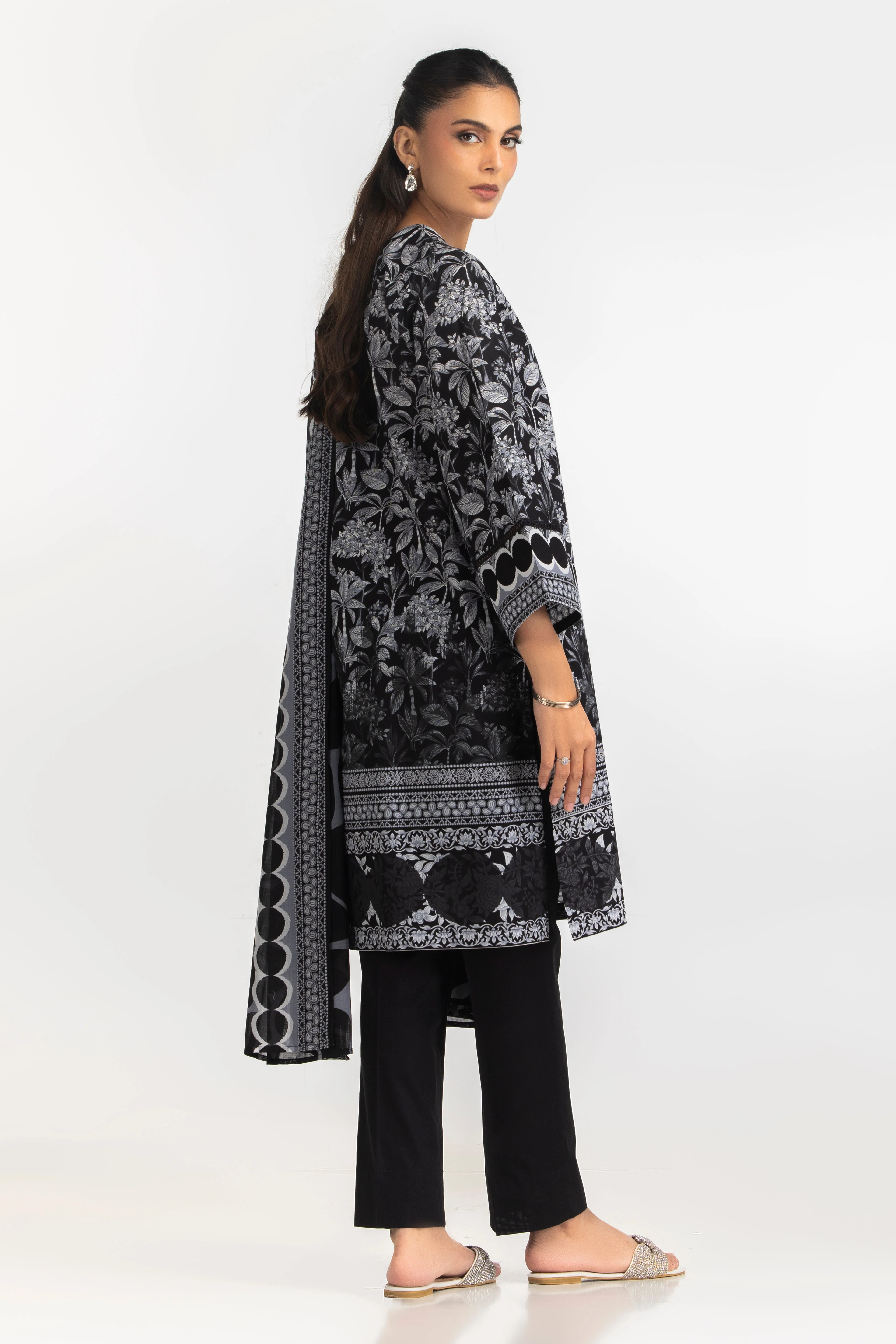 Gul Ahmed Stitched Lawn 3 Piece IUSTKSD-2205 J(73) Y(1) - Image 5