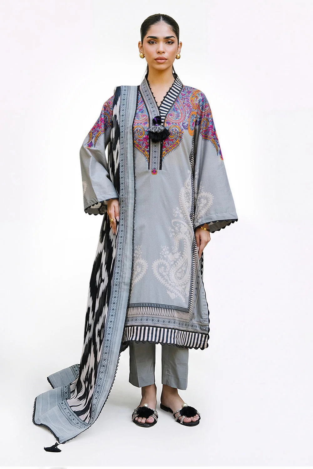 Gul Ahmed Lawn 3 Piece BM-52047 J(14) Y(27)