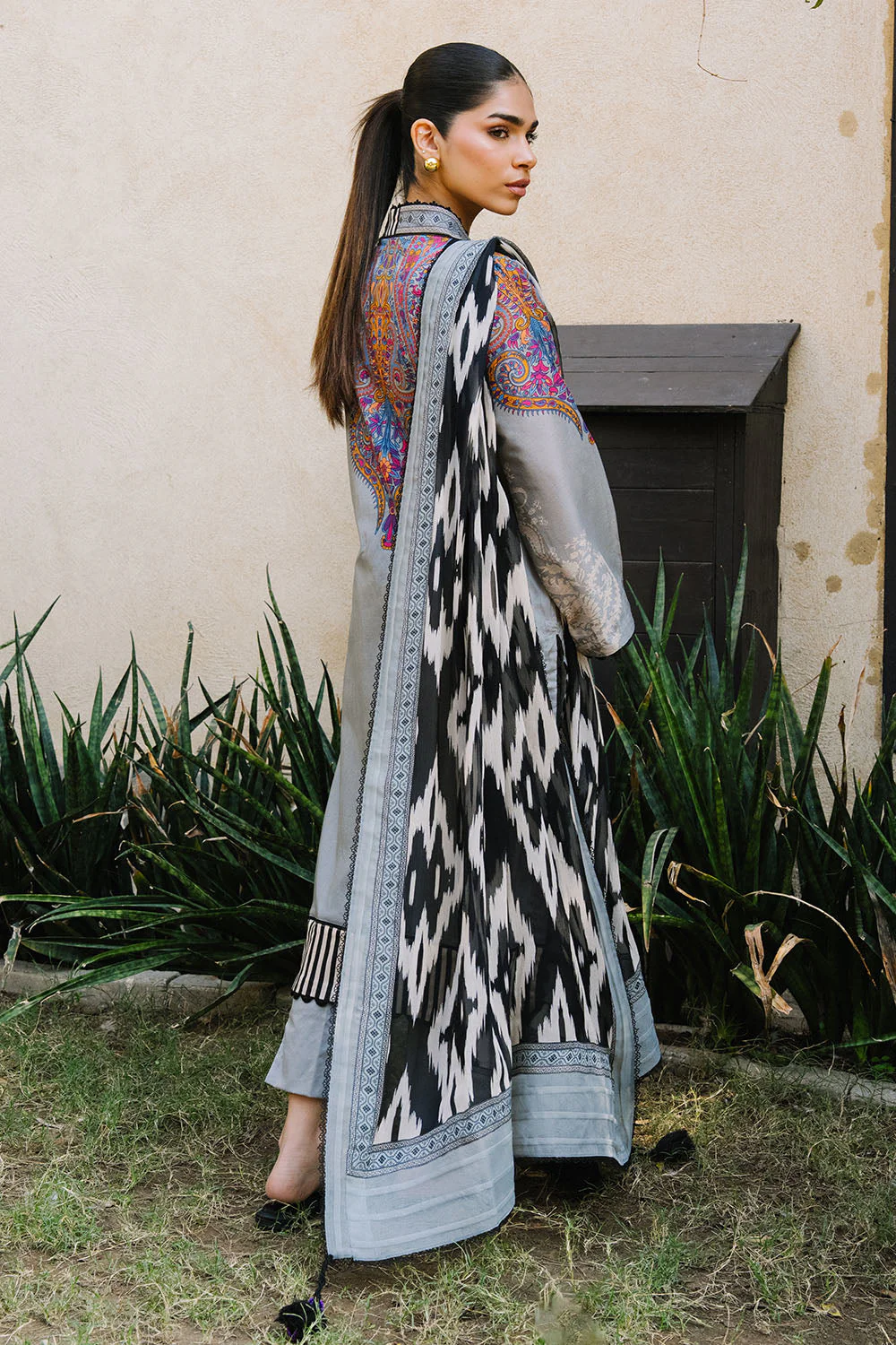Gul Ahmed Lawn 3 Piece BM-52047 J(14) Y(27) - Image 4