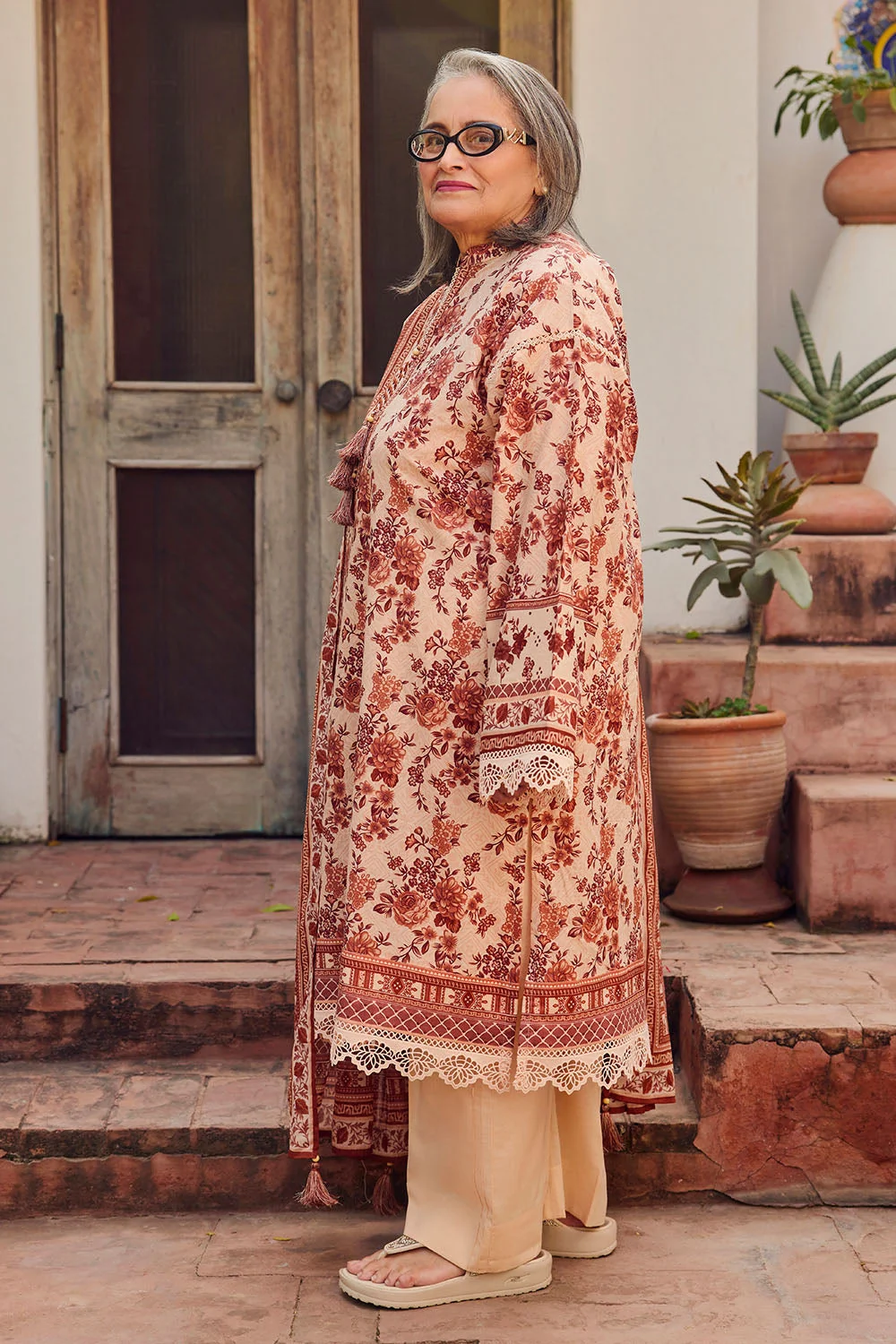Gul Ahmed Lawn 3 Piece CL-62118 B (Y-34) J(63) - Image 3