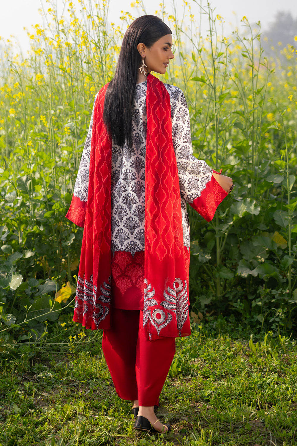Gul Ahmed Lawn 3 Piece CL-62206 J(15) - Image 4