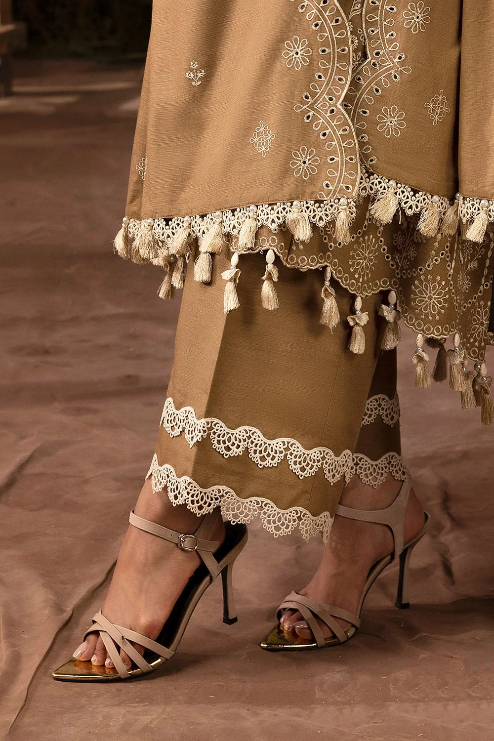 Gul Ahmed Stitched 3 Piece Khaddar K-52034 J(79) - Image 5