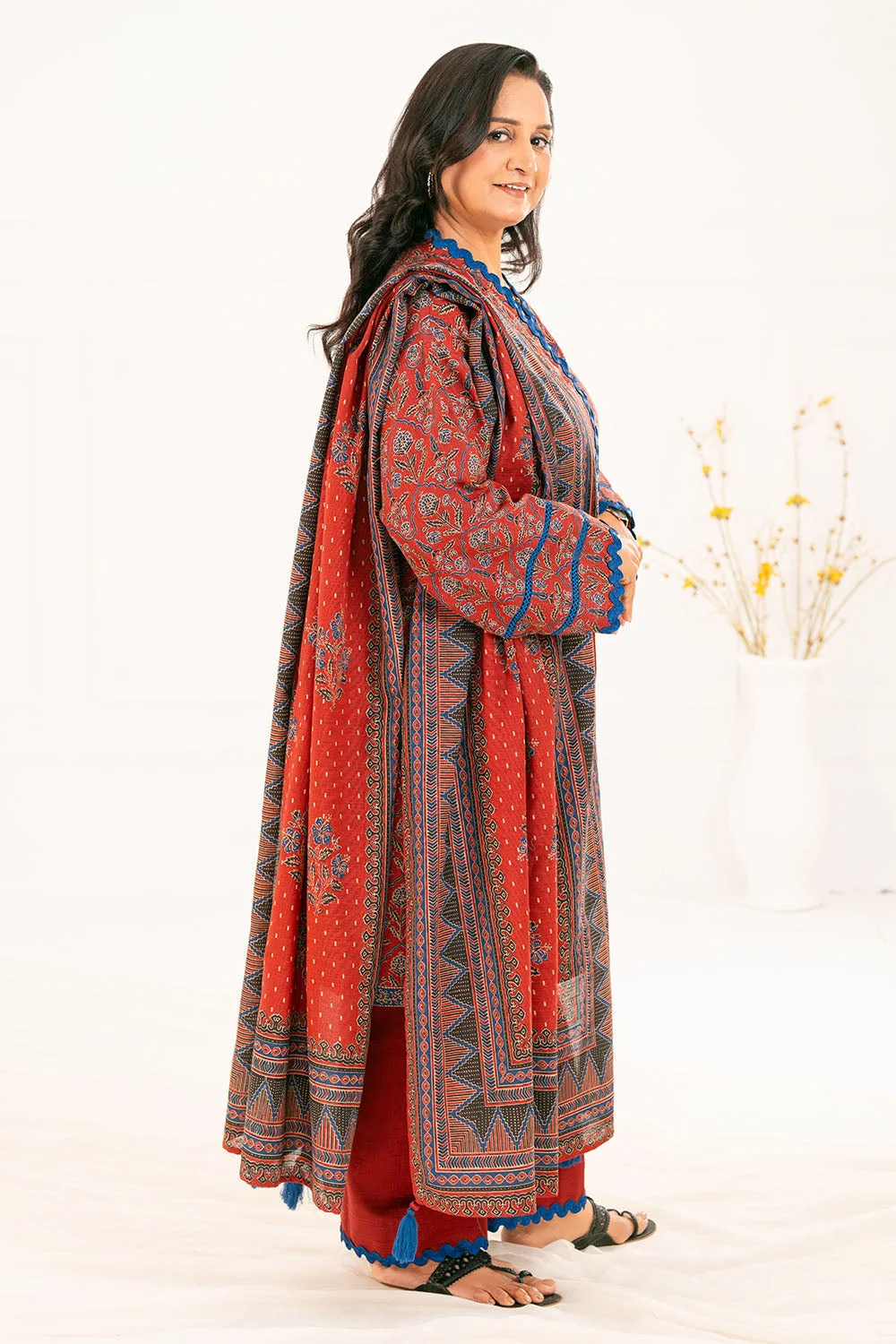 Gul Ahmed Unstitched Khaddar 3 Piece K#52107 - Image 4