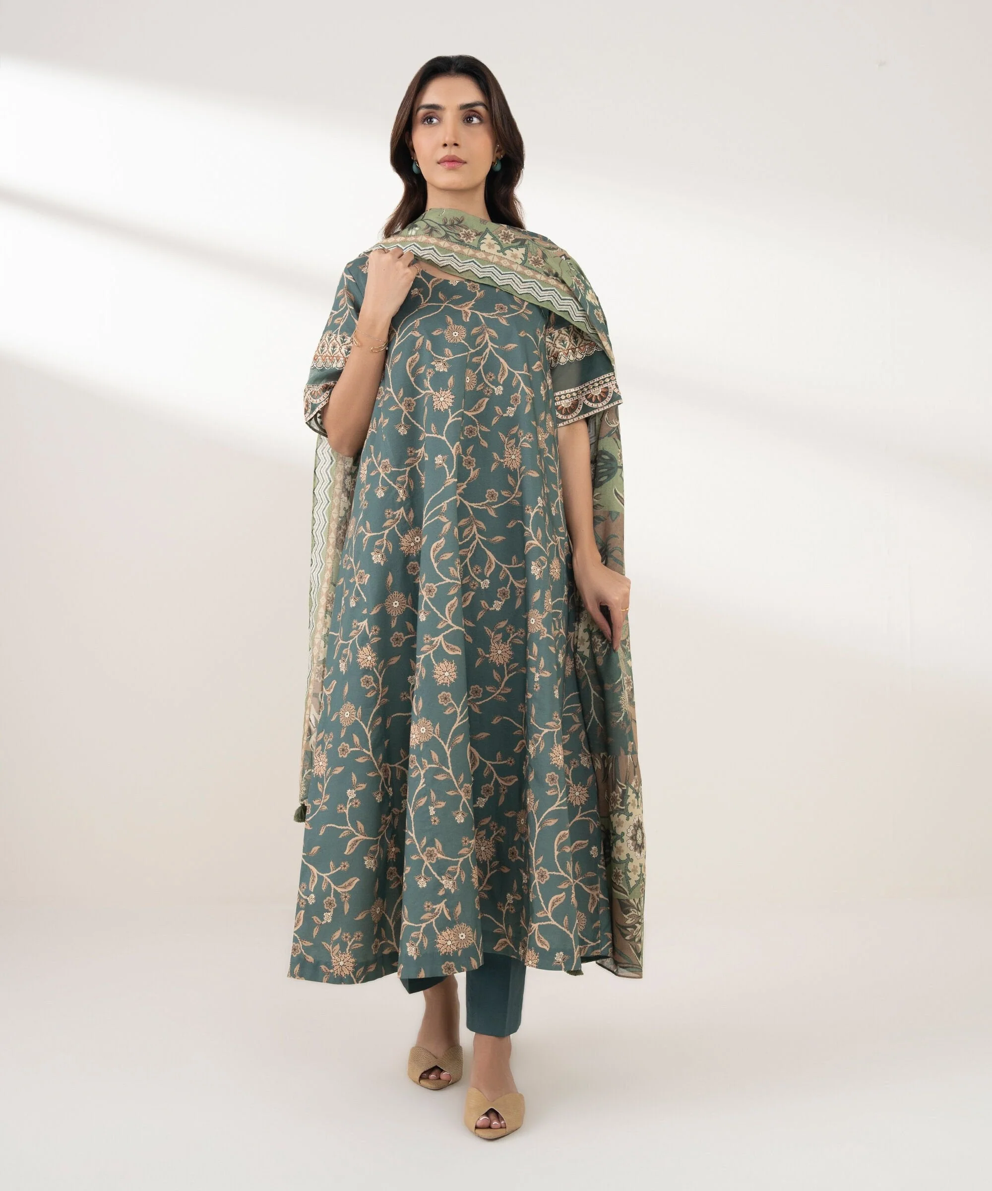 Sapphire Stitched 3 Piece Lawn 3PEDYS26V051 (Y-89 182) J(6) - Image 4