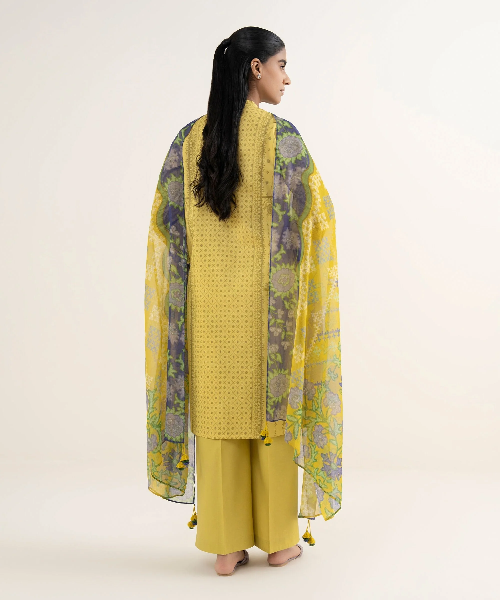 Sapphire Stitched 3 Piece Lawn 3PESGS26V024 J(12) - Image 4