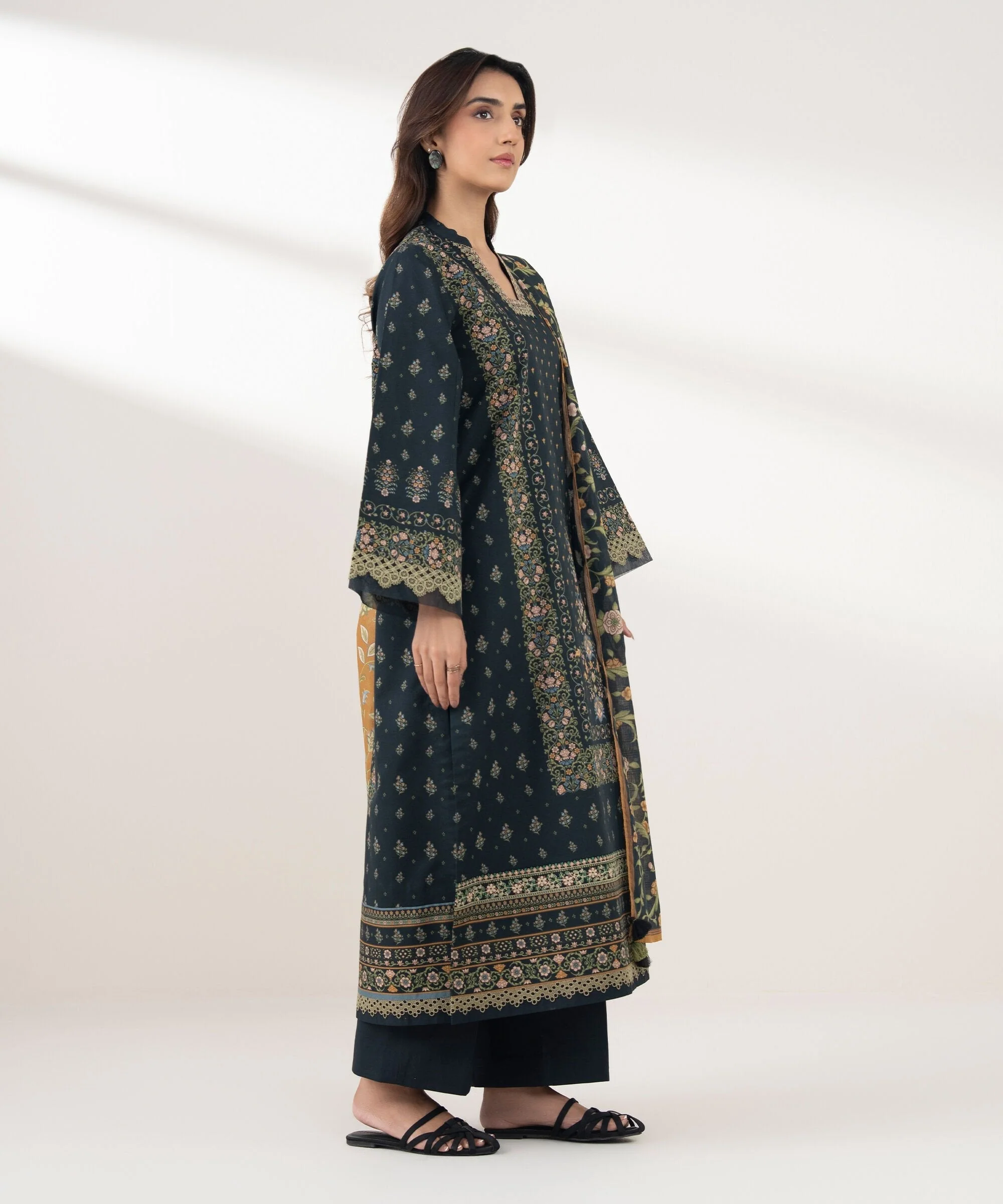 Sapphire Stitched 3 Piece Lawn EDYS26V0169B (Y-85) J(19) - Image 3