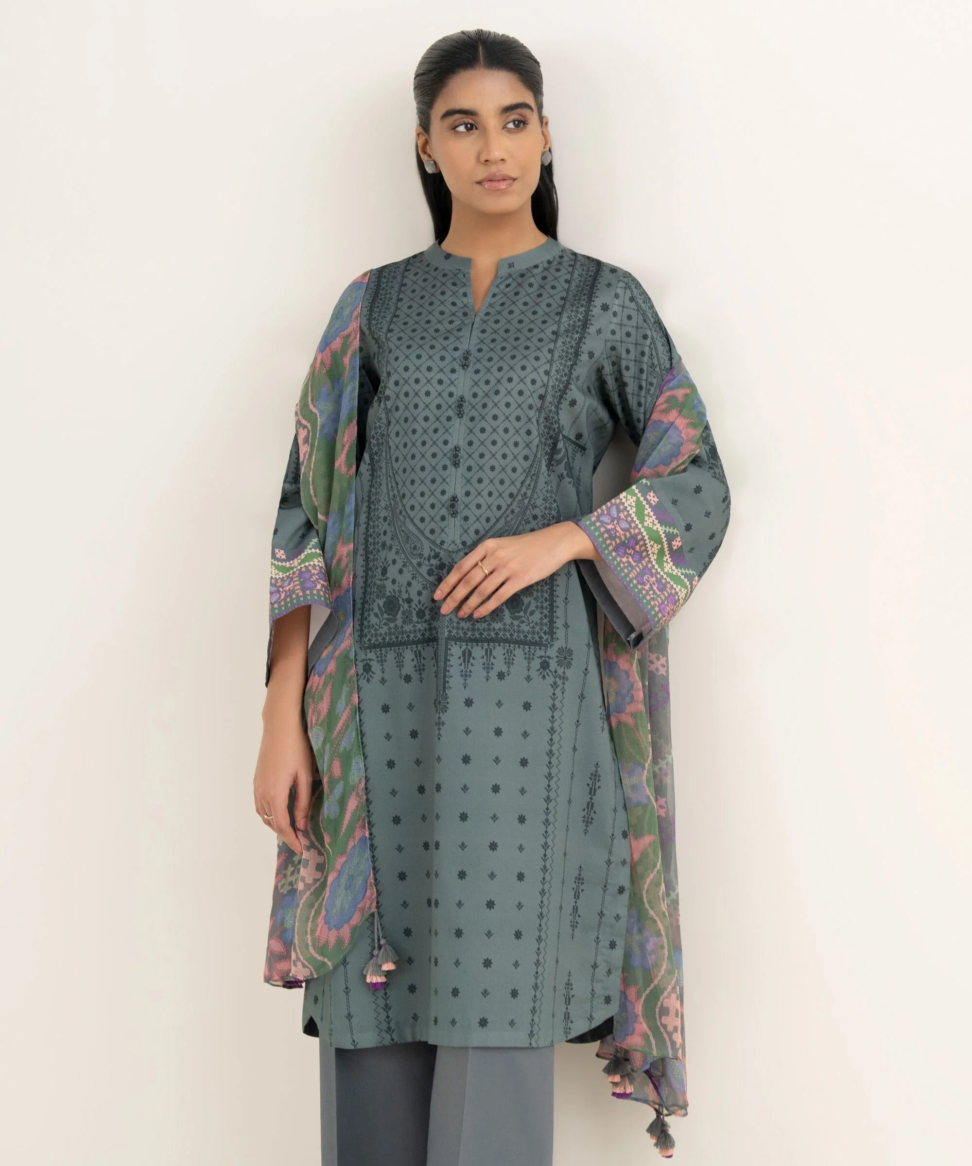 Sapphire Stitched 3 Piece Lawn PESGS26V024B J(ext4) Y185
