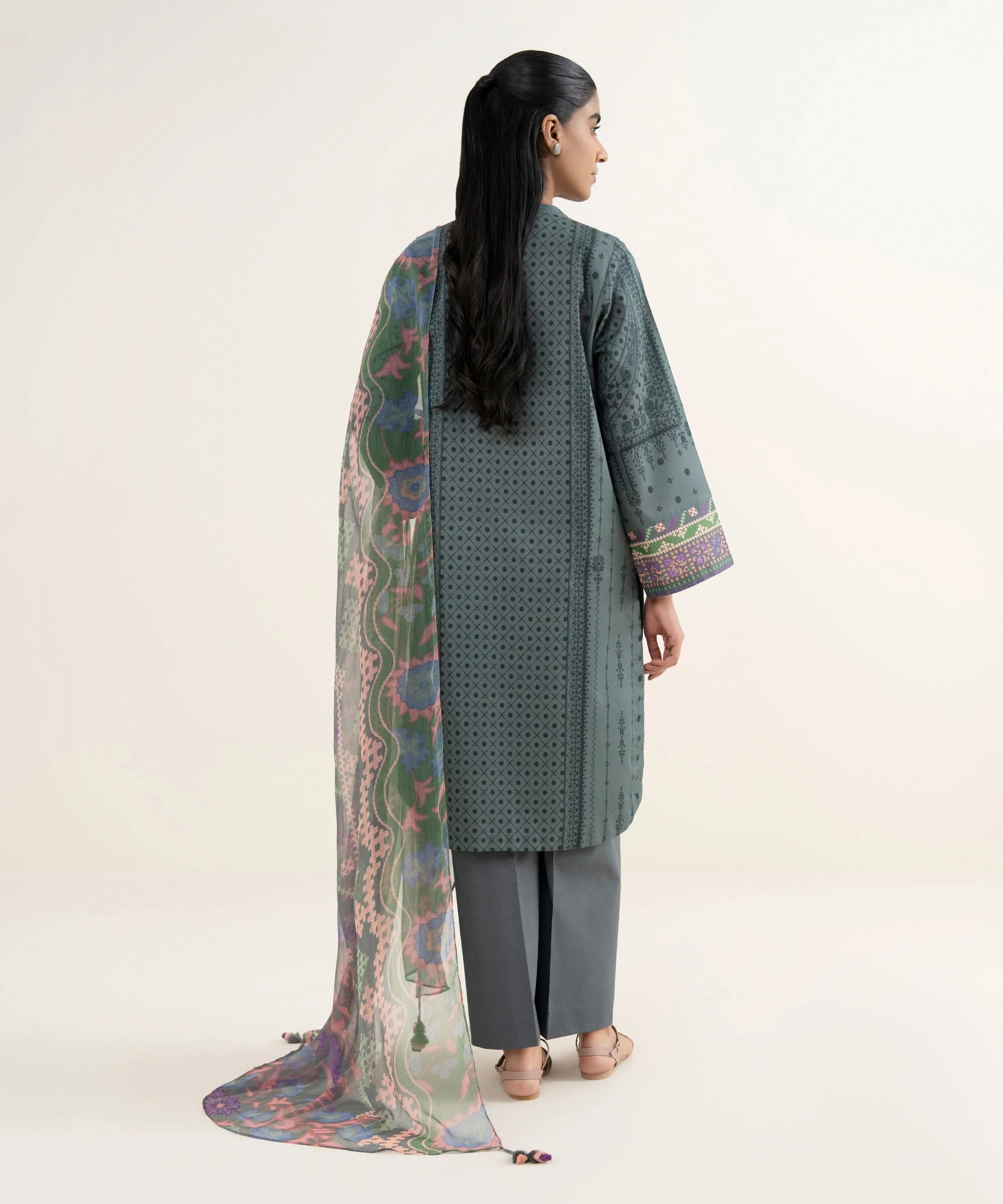 Sapphire Stitched 3 Piece Lawn PESGS26V024B J(ext4) Y185 - Image 4