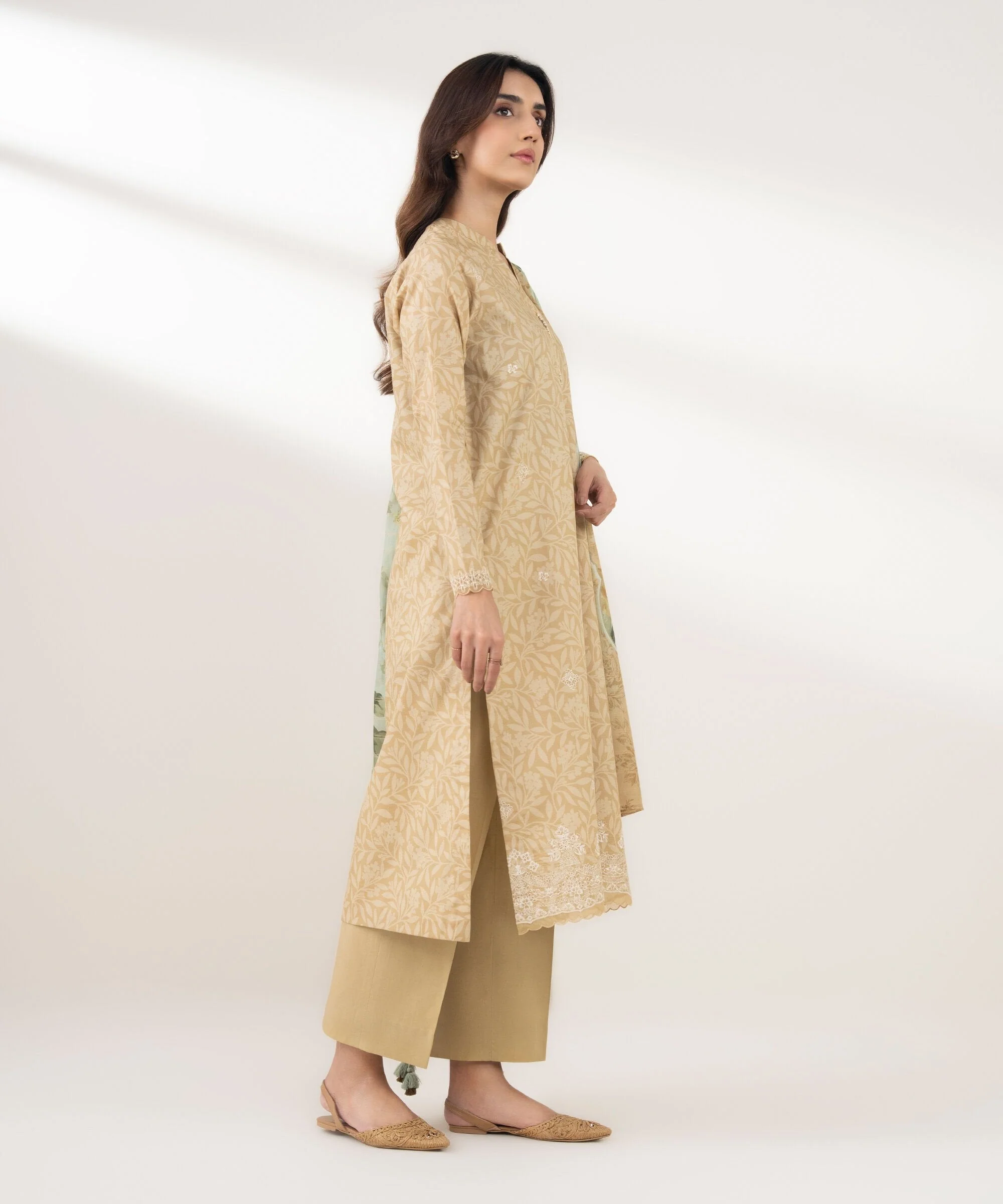 Sapphire Stitched 3 Piece ZARI Lawn EDYS26V0124B (Y-178 185) J(6) - Image 3