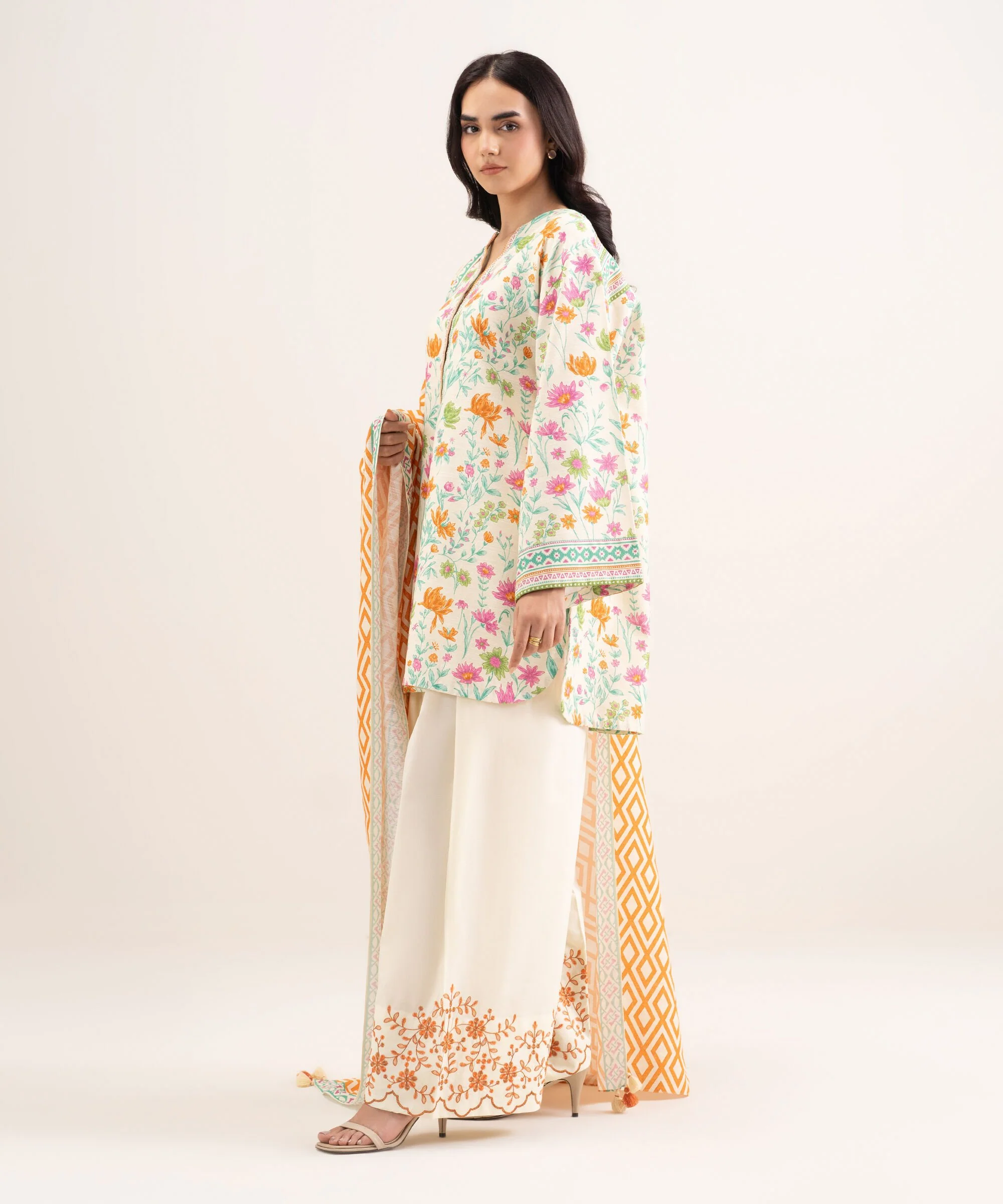 Sapphire Stitched Lawn 3 Piece U3P-DD25V9-13 J(6) Y154 - Image 2