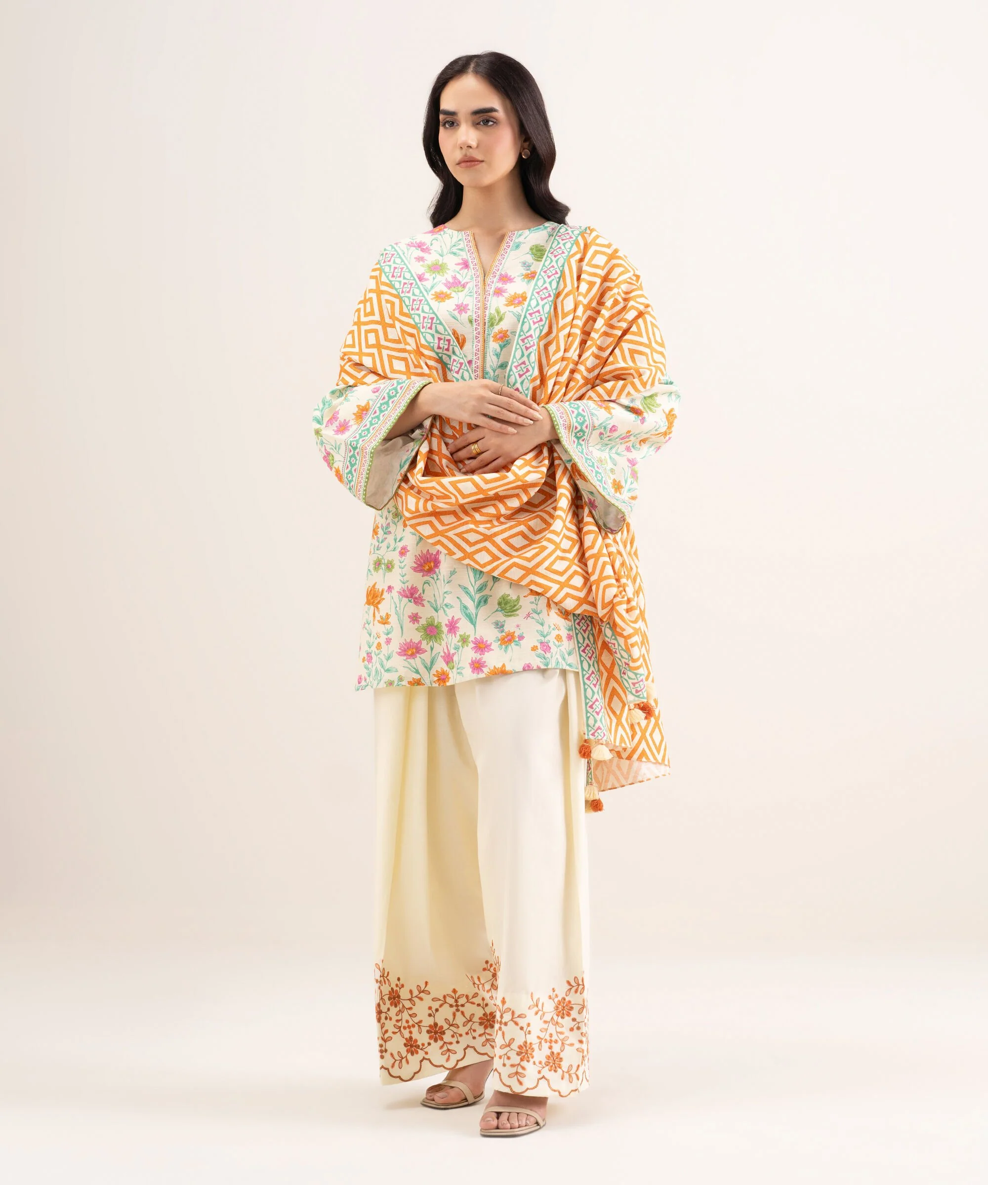 Sapphire Stitched Lawn 3 Piece U3P-DD25V9-13 J(6) Y154 - Image 4