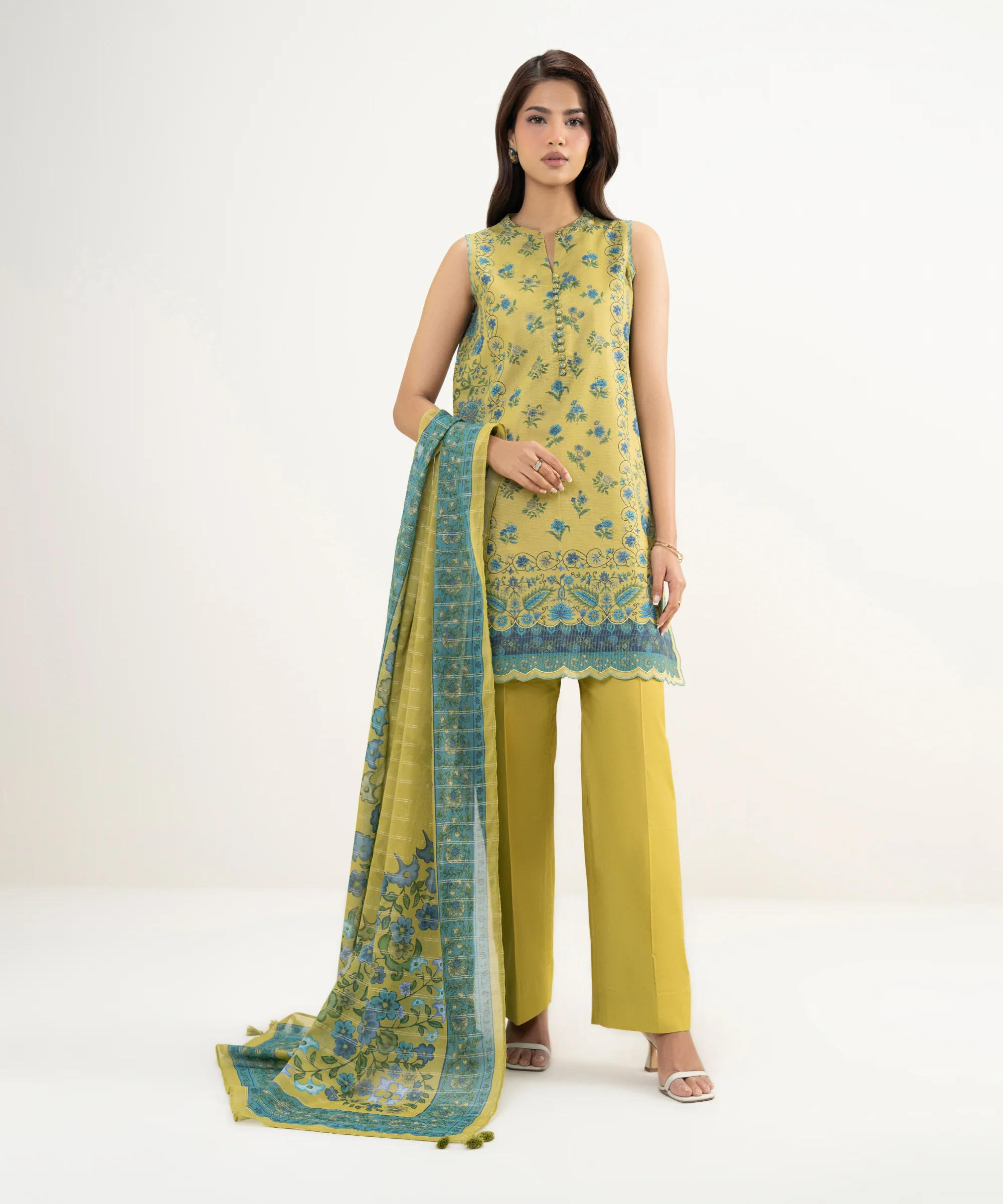 Sapphire Stitched Zari Lawn 3 Piece U3P-DYS26V2-6 J(3) Y156