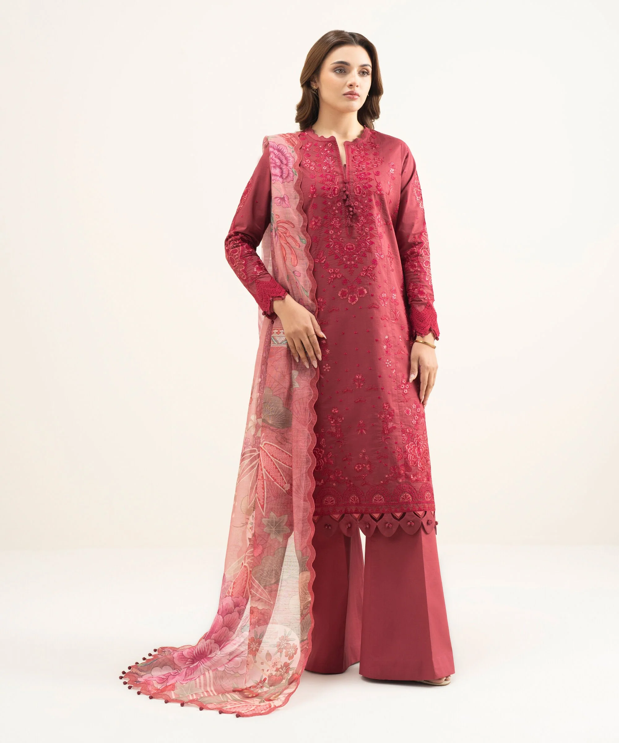 Sapphire Stitched Textured Lawn 3 Piece U3PE-SGS26V1-23 B J(55) Y190 - Image 3