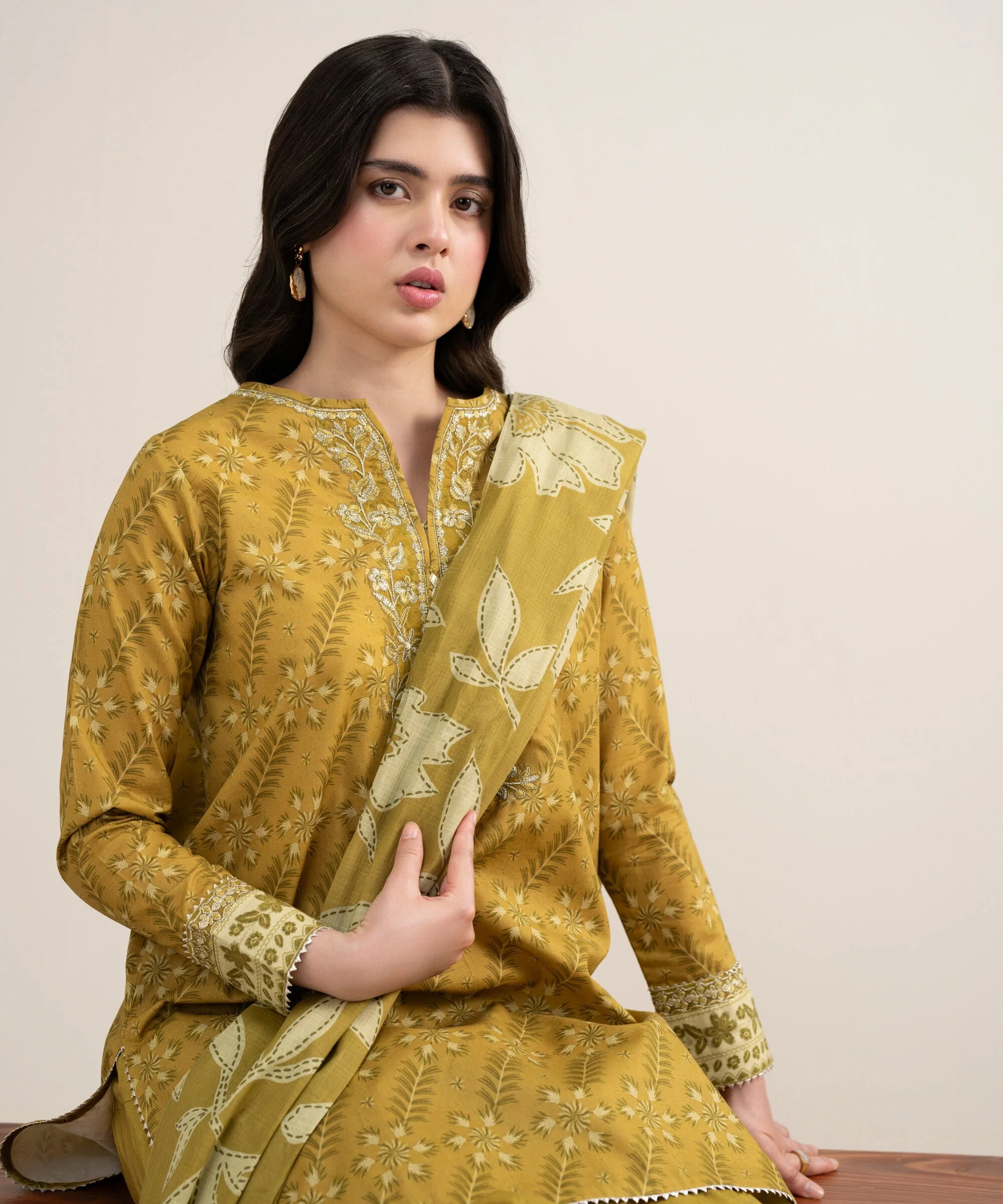 Sapphire Stitched Lawn 3 Piece U3PE-SGS26V3-13 J(96) Y (197) - Image 2