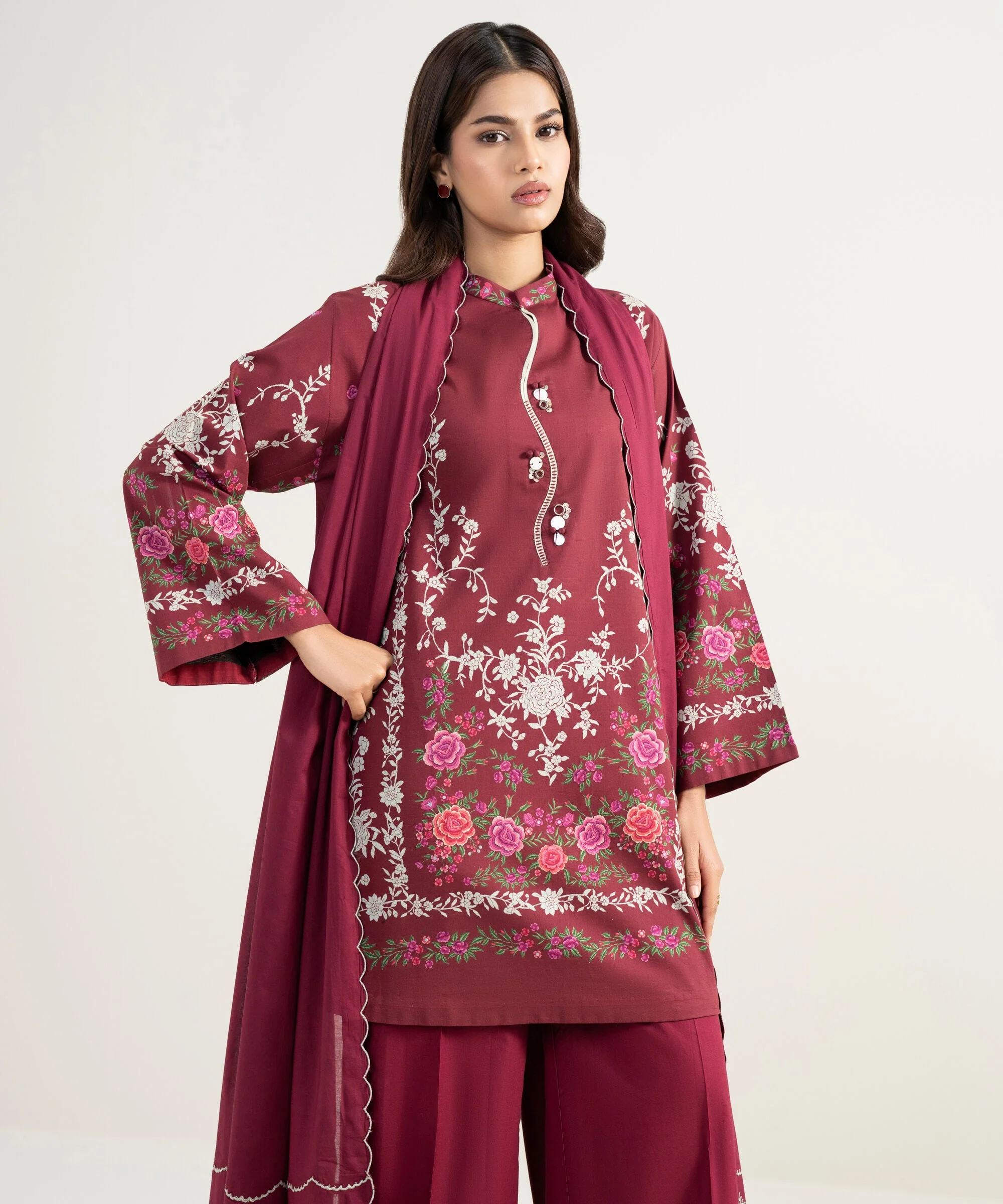 Sapphire Stitched Lawn 3 Piece U3PE-SGS26V3-26 J(126) Y193 - Image 2