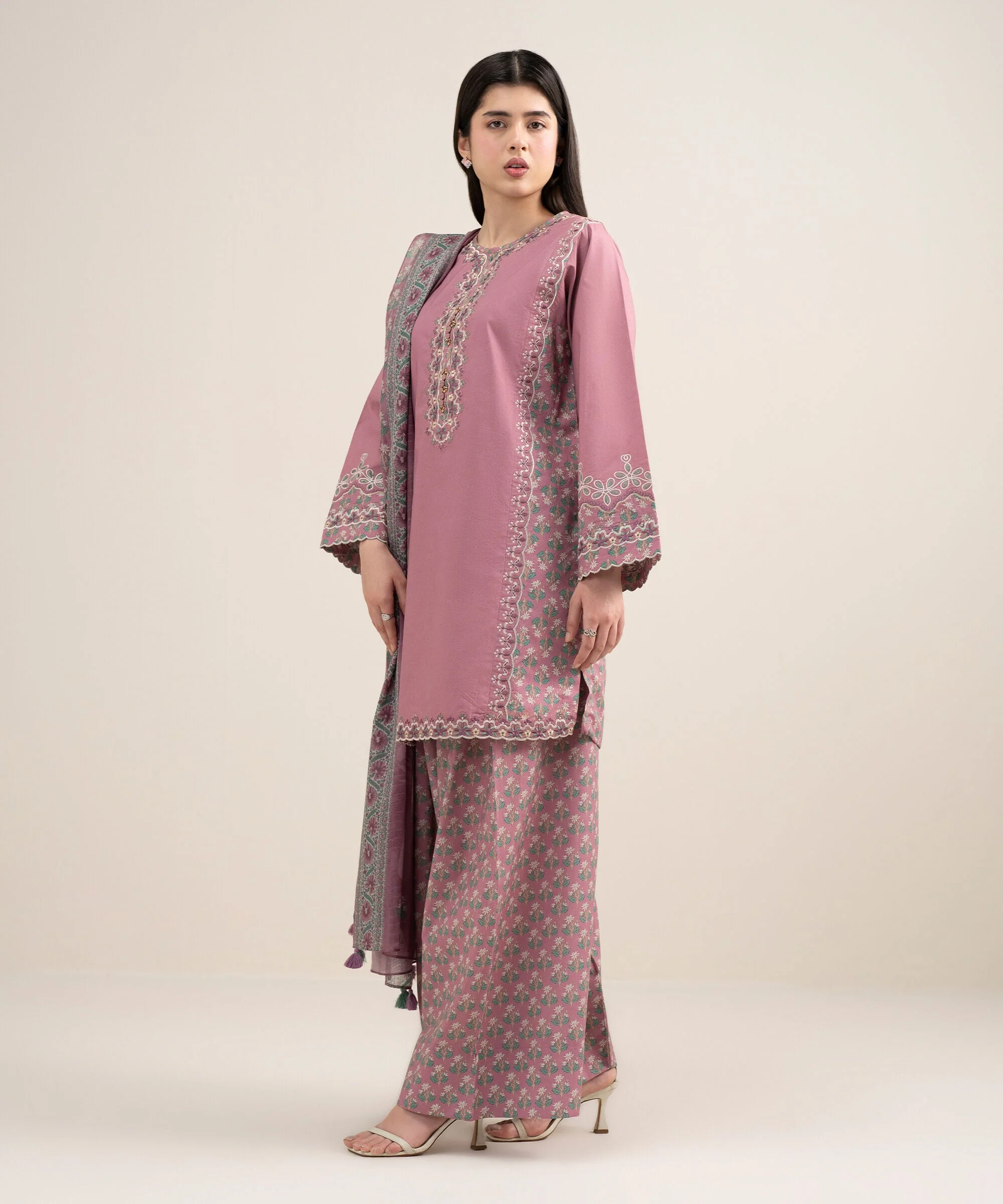 Sapphire Stitched Textured Lawn 3 Piece U3PE-SGS26V3-28 JM(57) Y(194) - Image 2