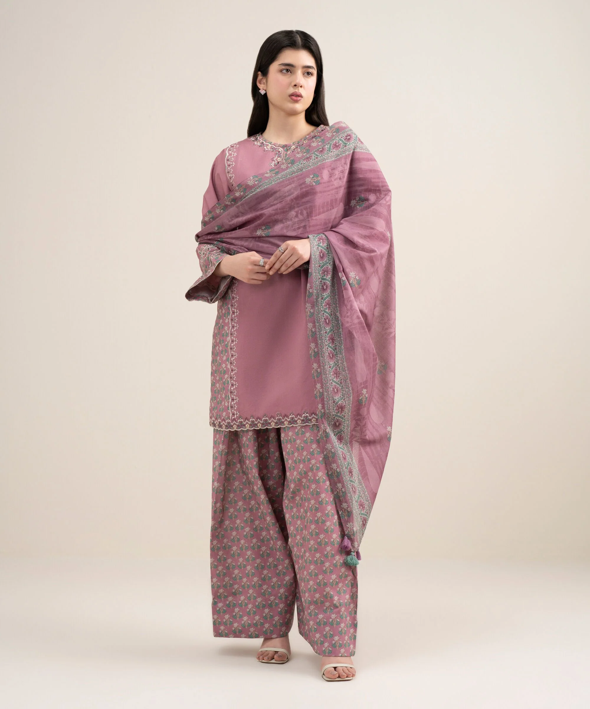 Sapphire Stitched Textured Lawn 3 Piece U3PE-SGS26V3-28 JM(57) Y(194) - Image 4