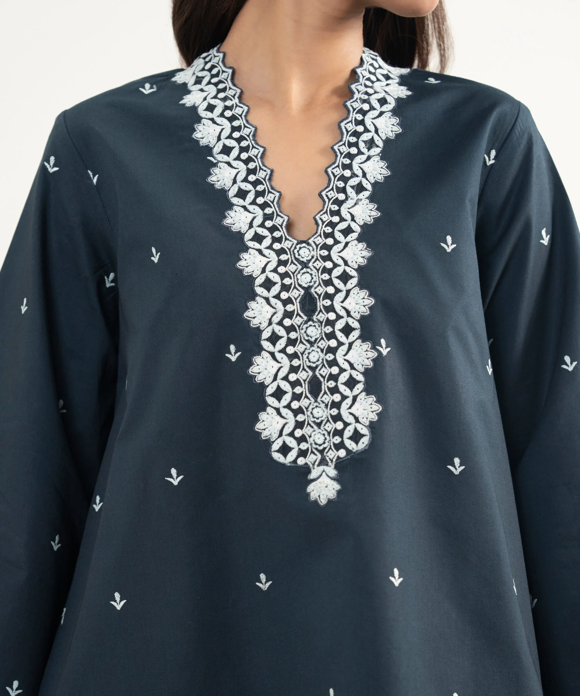 Sapphire Stitched Lawn 3 Piece U3PE-SGS26V3-33 J(56) Y(189) - Image 5