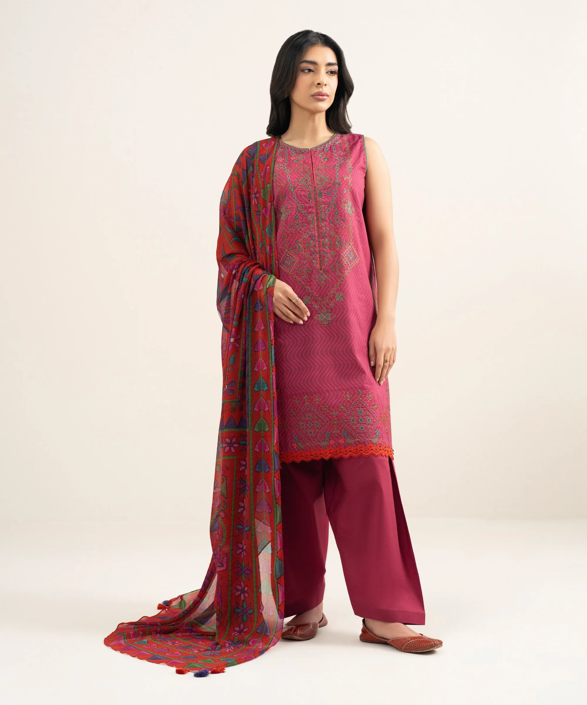 Sapphire Stitched Lawn 3 Piece U3PE-SGS26V3-4 J(14)