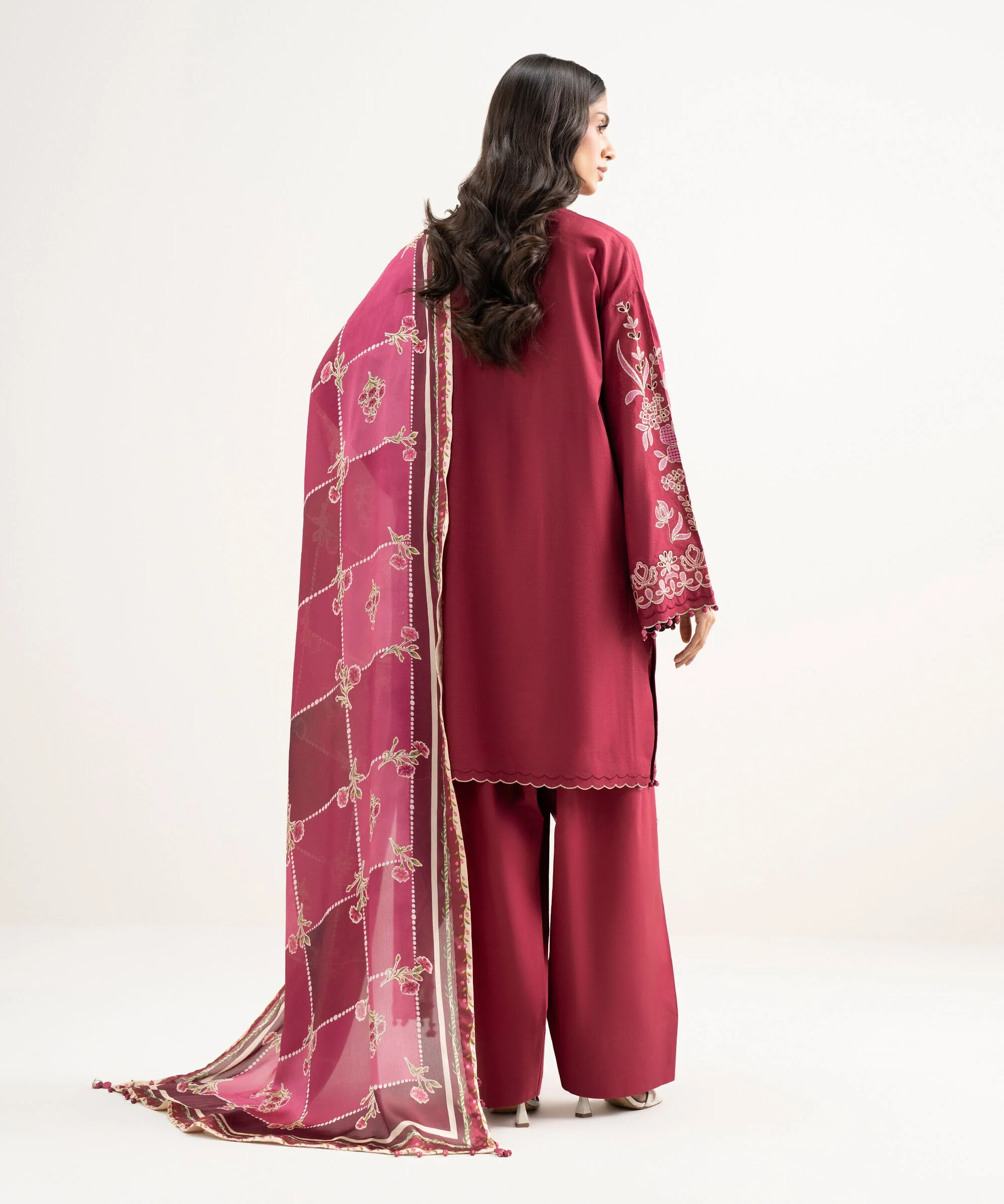 Sapphire Stitched Textured Lawn 3 Piece U3PE-SGS26V3-52 J(49&50) - Image 3