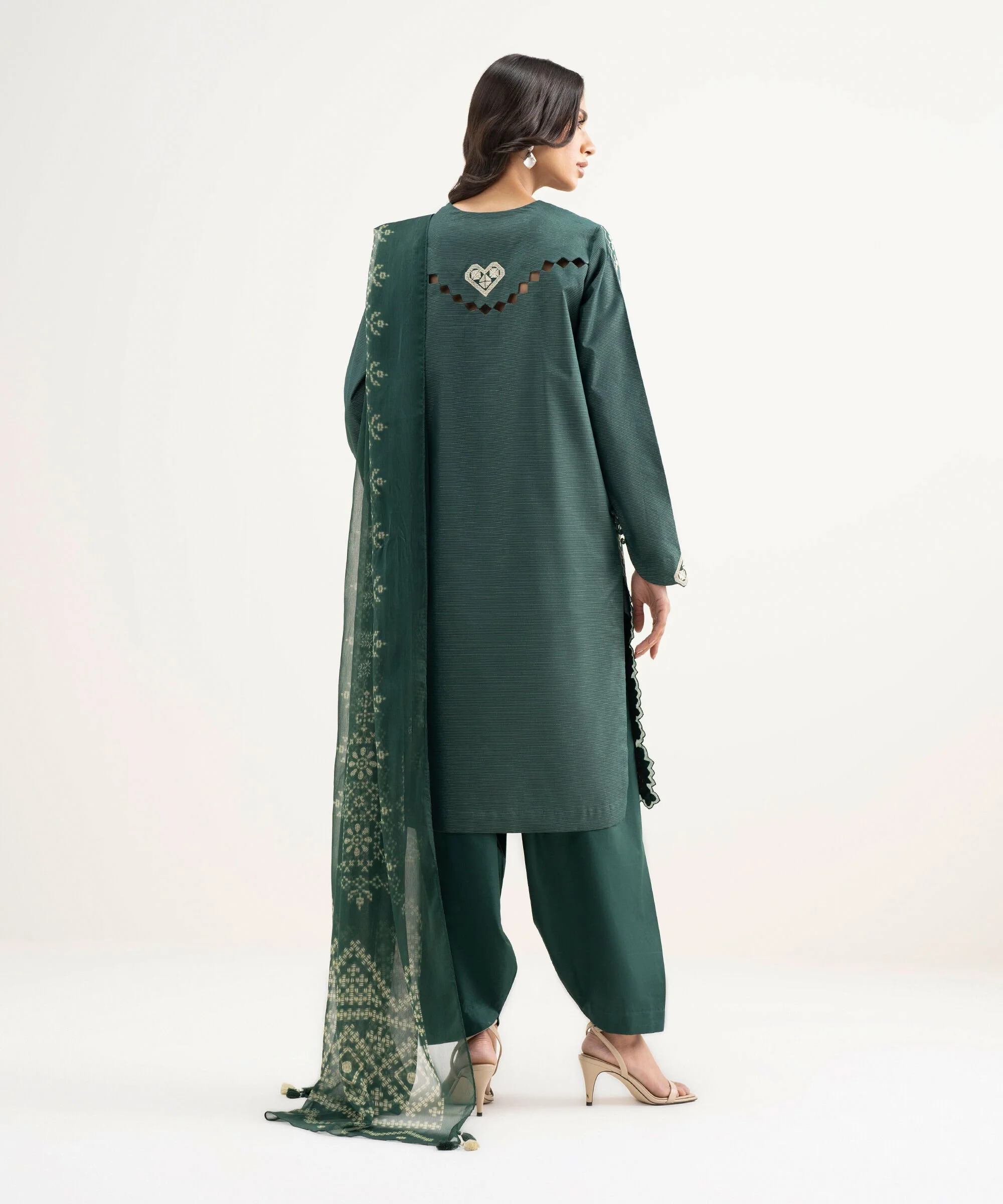 Sapphire Stitched Zari Lawn 3 Piece U3PE-STS26V3-6 JM(51) Y187 - Image 3